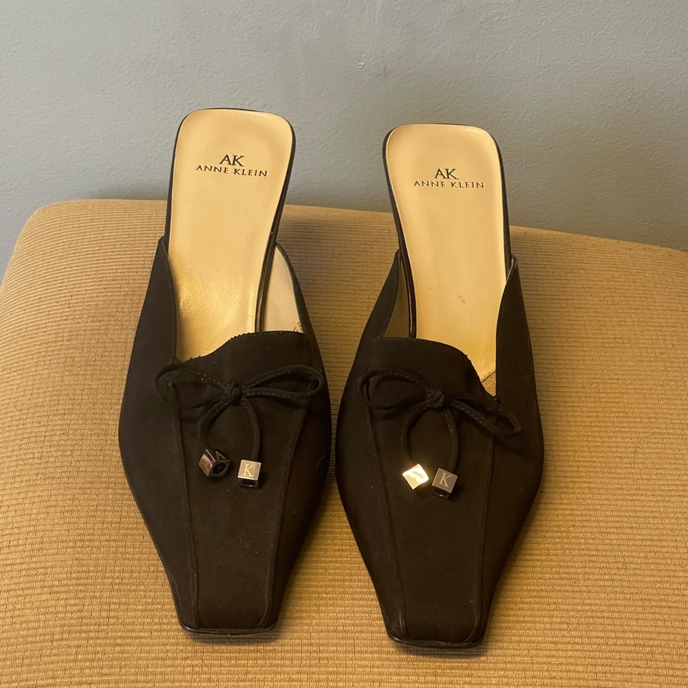 Anne Klein Women's Black Mules